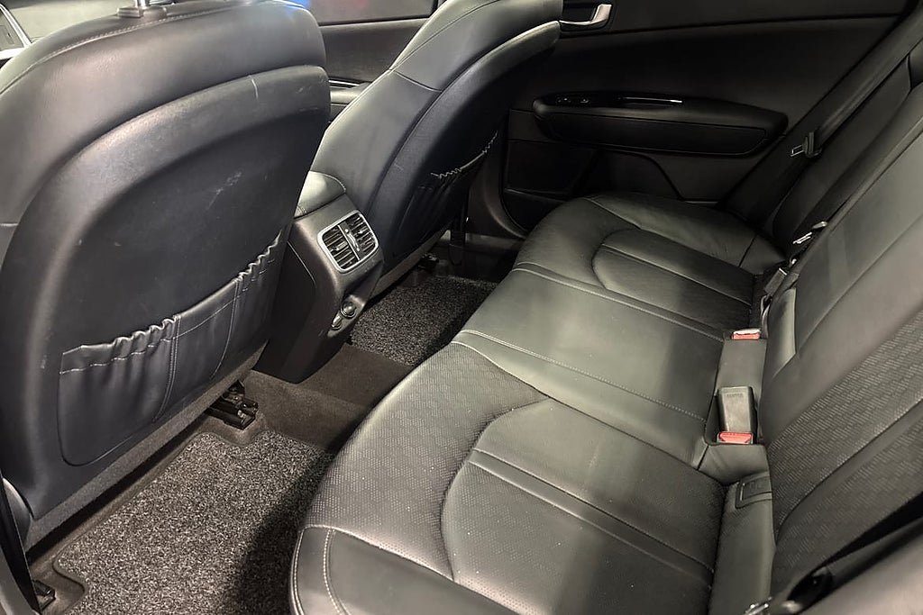 Vehicle Image 12