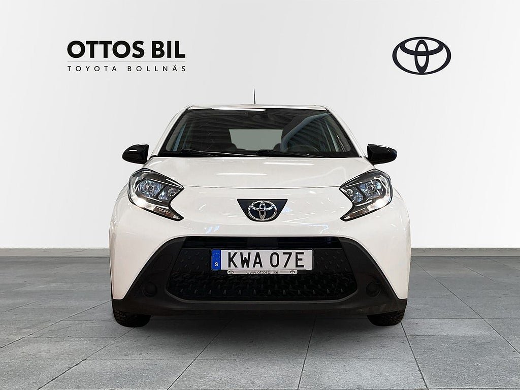 Vehicle Image 6