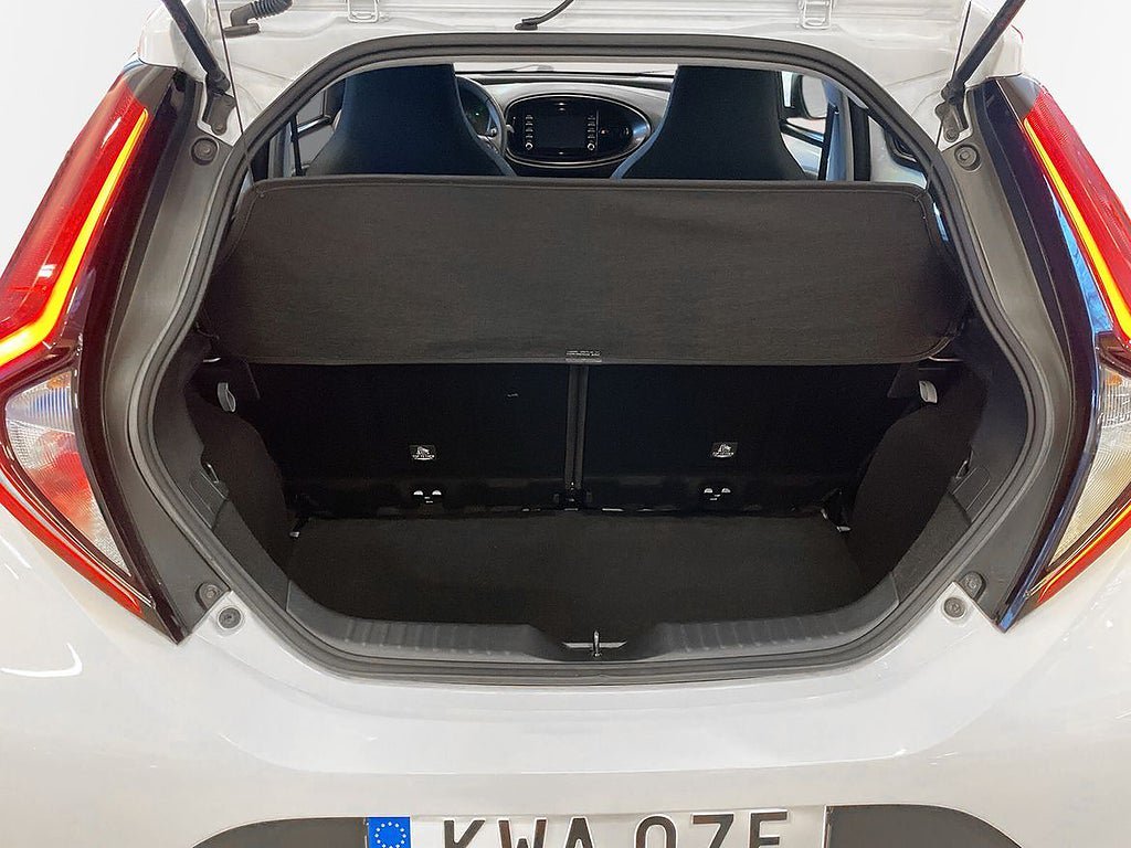 Vehicle Image 12