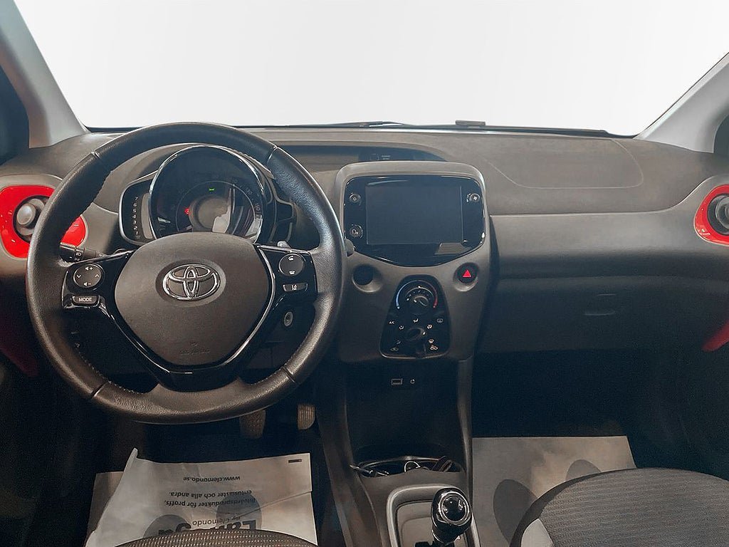 Vehicle Image 9