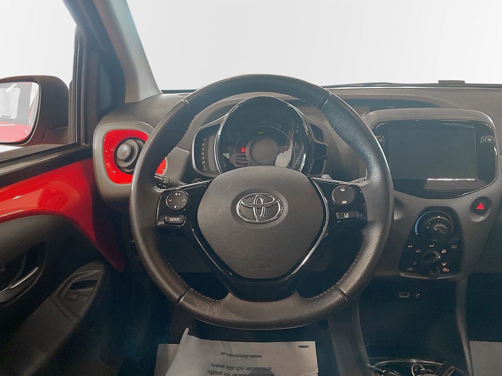Vehicle Image 10