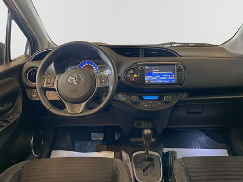 Vehicle Image 8