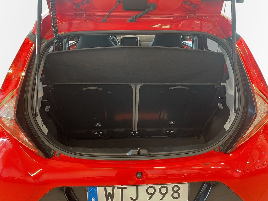 Vehicle Image 12
