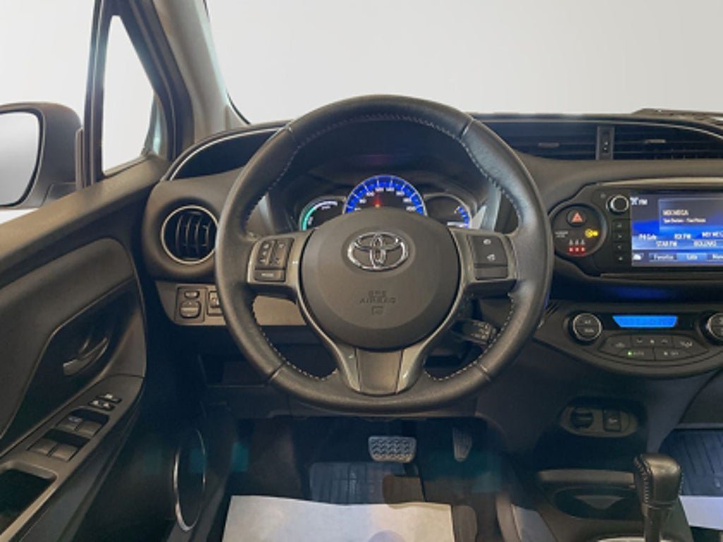 Vehicle Image 9