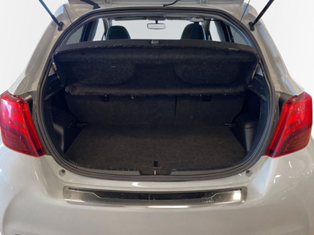 Vehicle Image 10