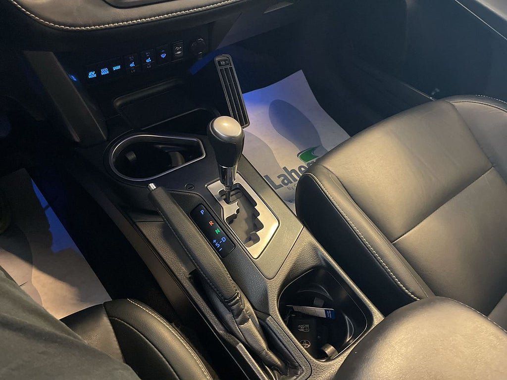 Vehicle Image 16