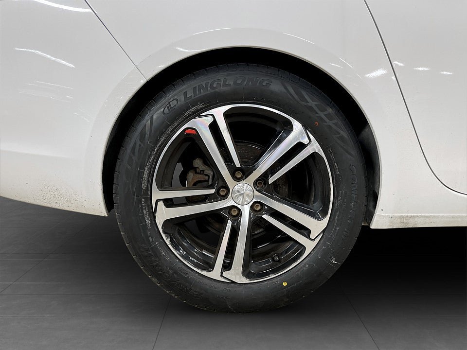 Vehicle Image 15