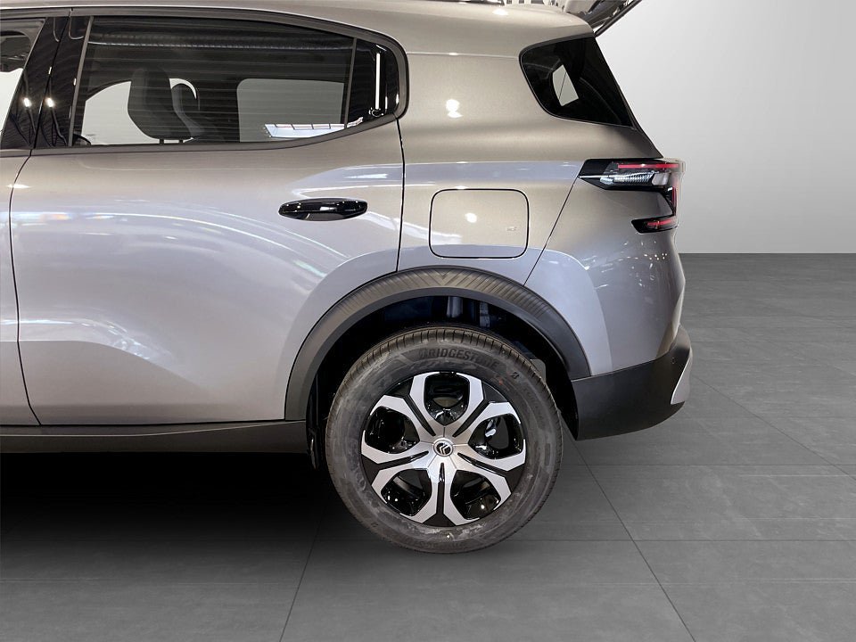 Vehicle Image 10