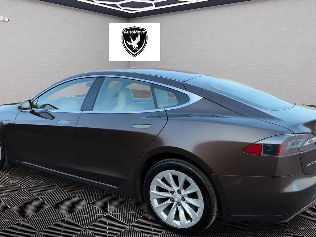 Vehicle Image 4