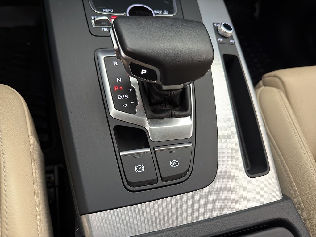 Vehicle Image 25