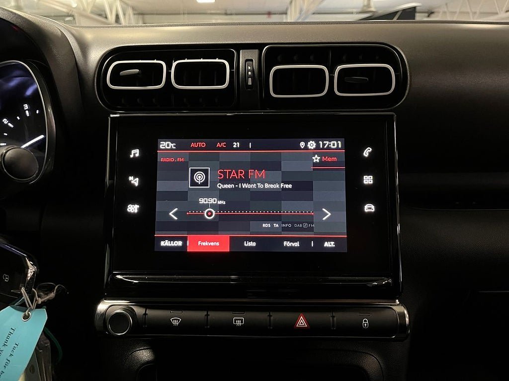 Vehicle Image 16