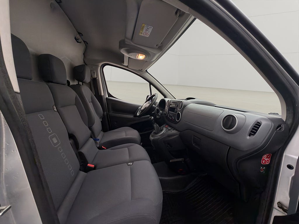 Vehicle Image 24