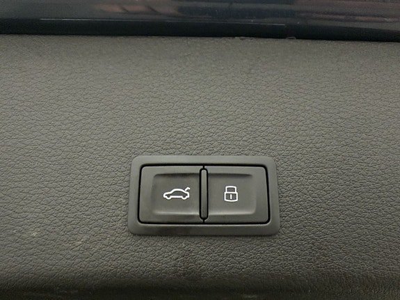 Vehicle Image 29