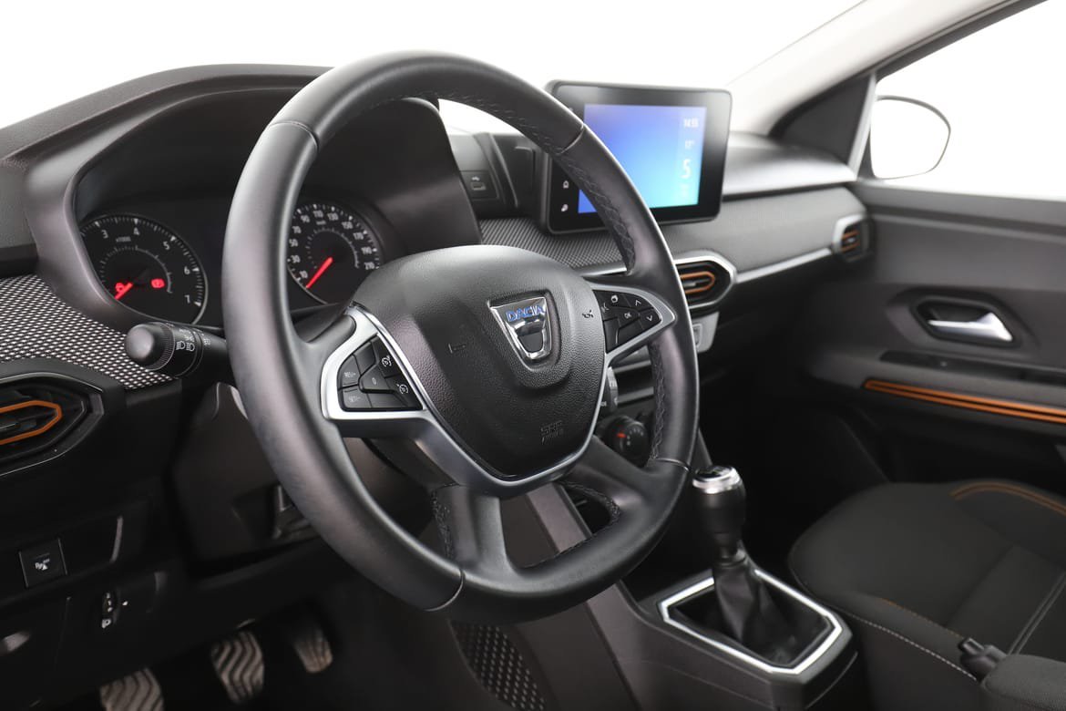 Vehicle Image 12