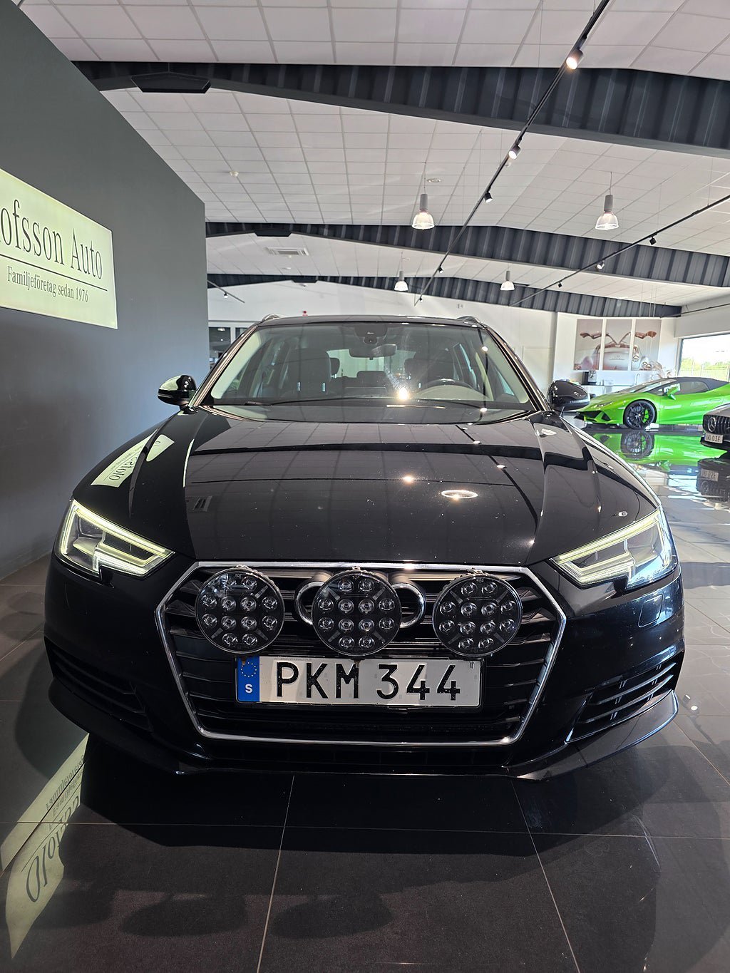 Vehicle Image 4