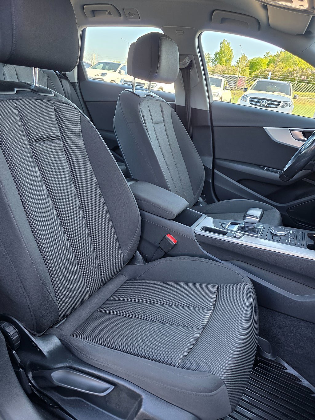 Vehicle Image 7