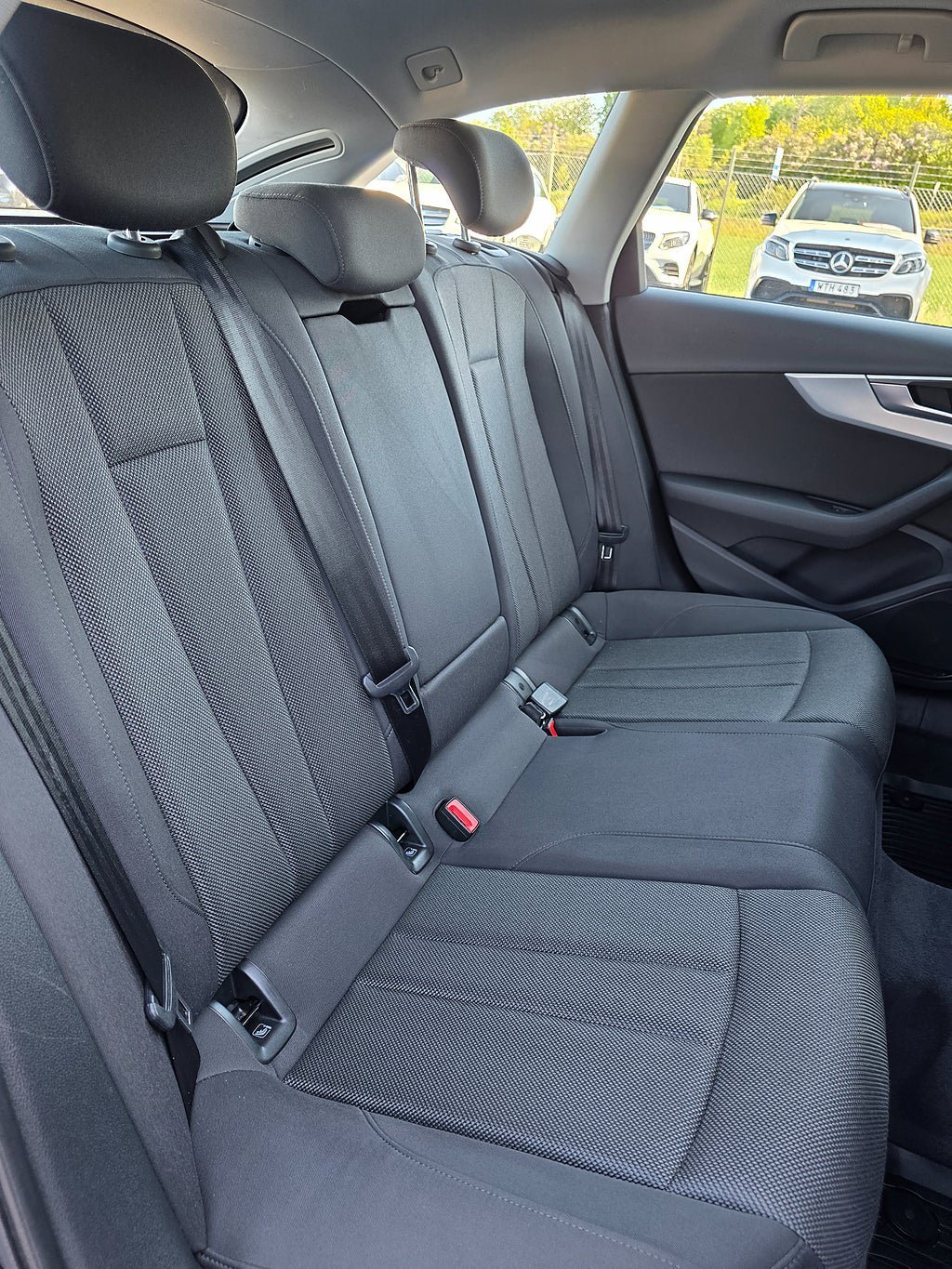 Vehicle Image 9