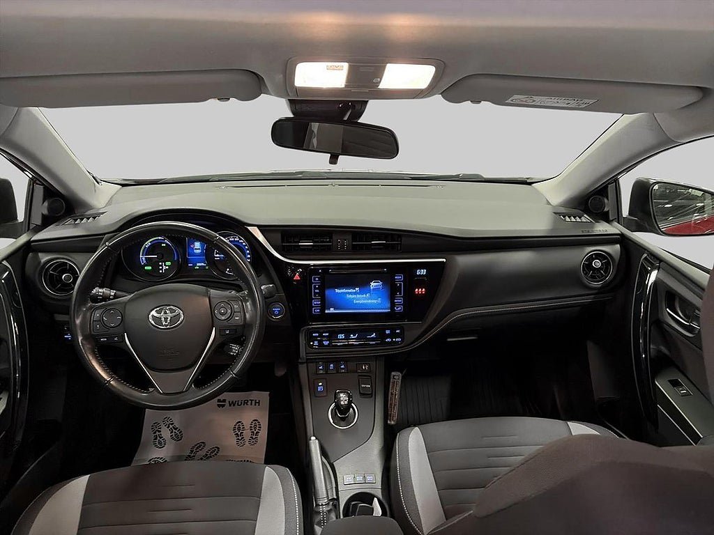 Vehicle Image 12