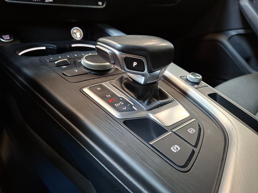 Vehicle Image 18
