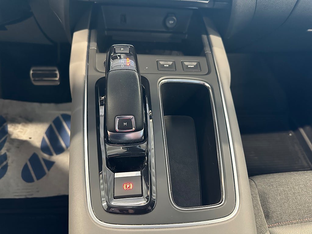 Vehicle Image 24