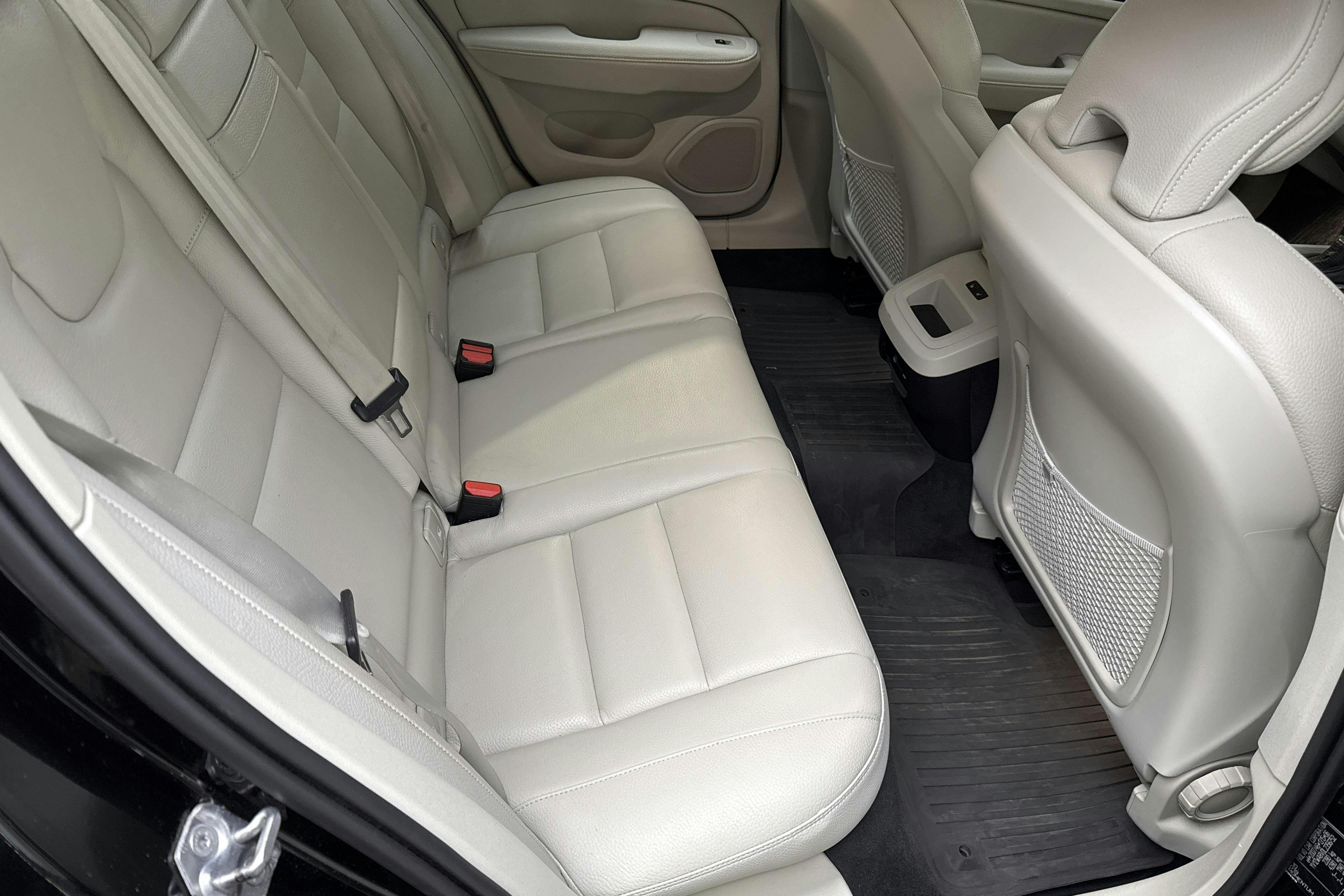 Vehicle Image 8