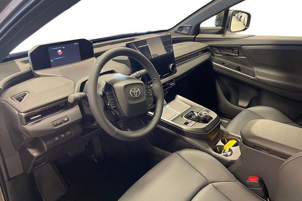 Vehicle Image 14