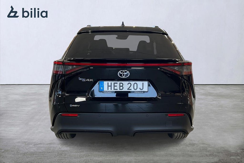 Vehicle Image 6