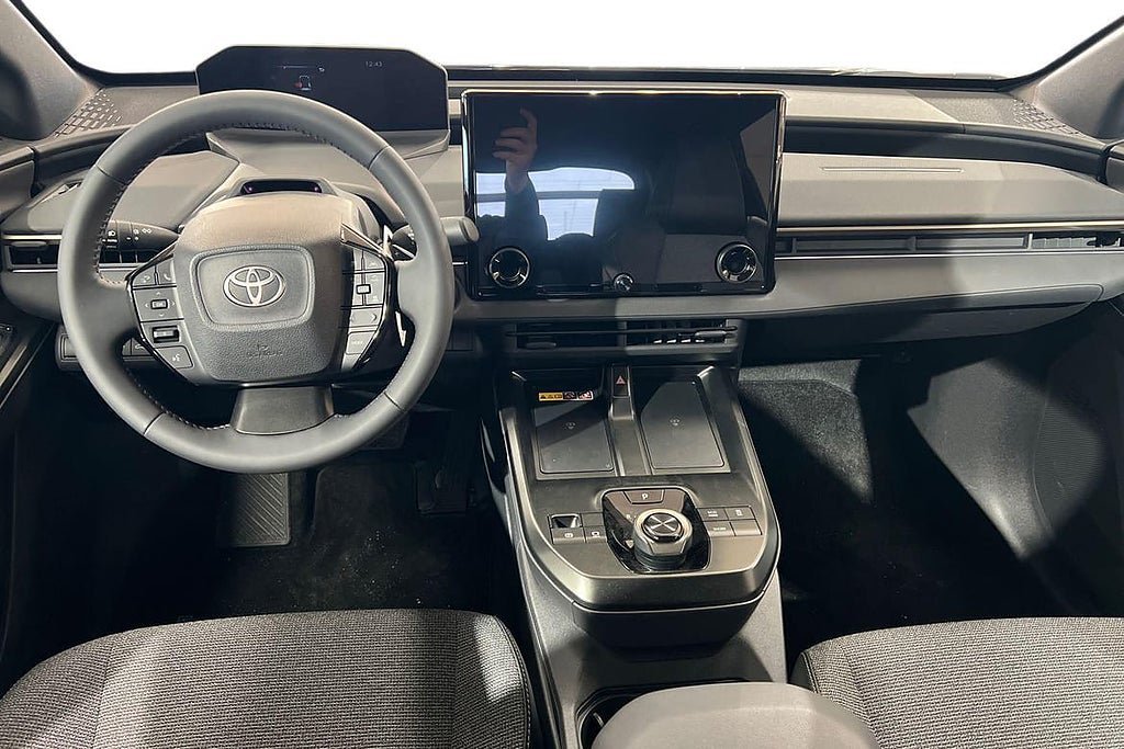 Vehicle Image 11