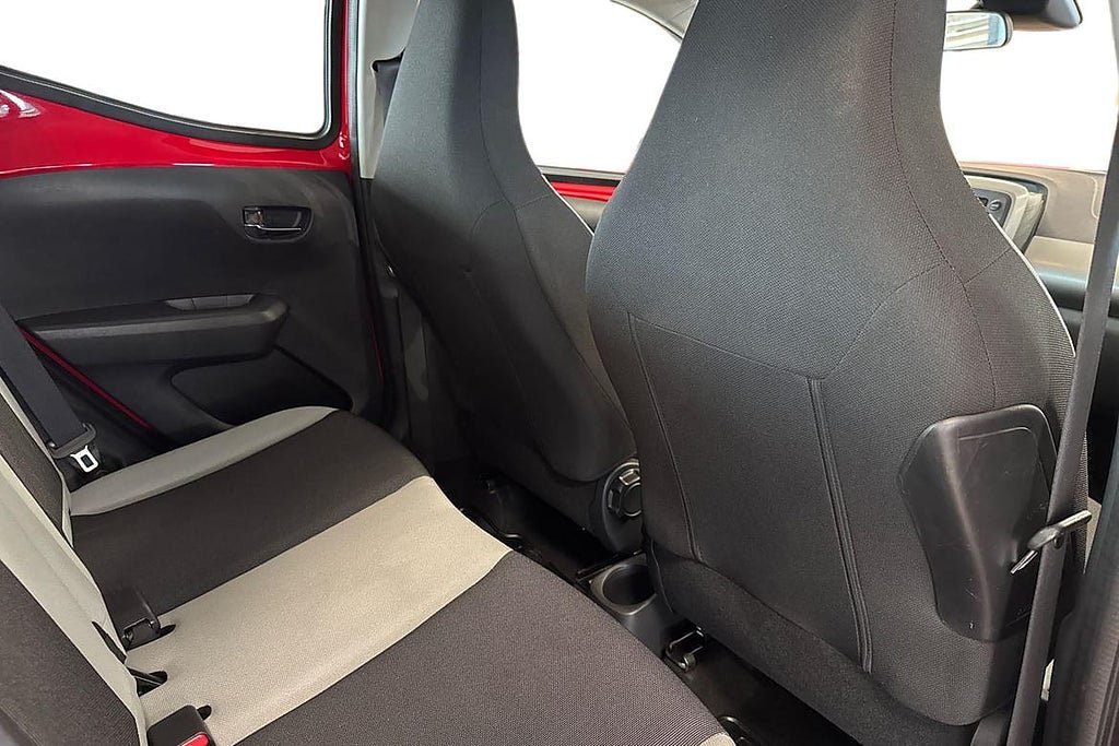 Vehicle Image 10