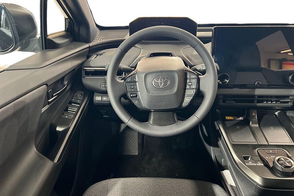 Vehicle Image 12