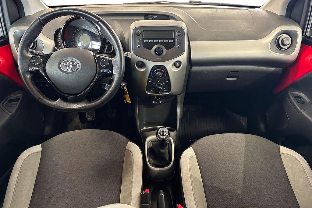 Vehicle Image 11