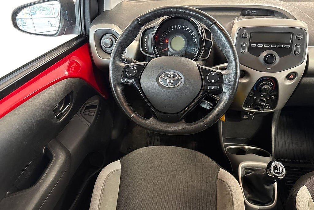 Vehicle Image 12