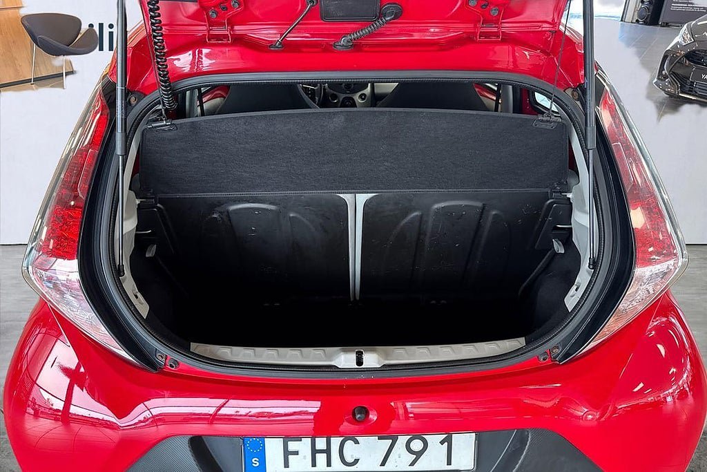 Vehicle Image 13