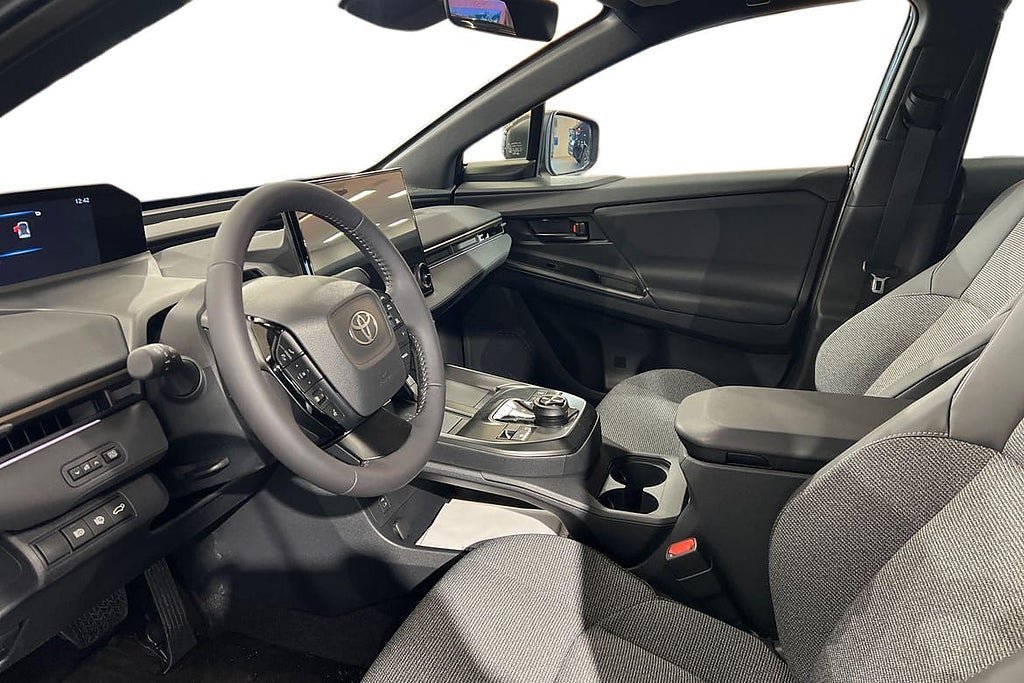 Vehicle Image 15