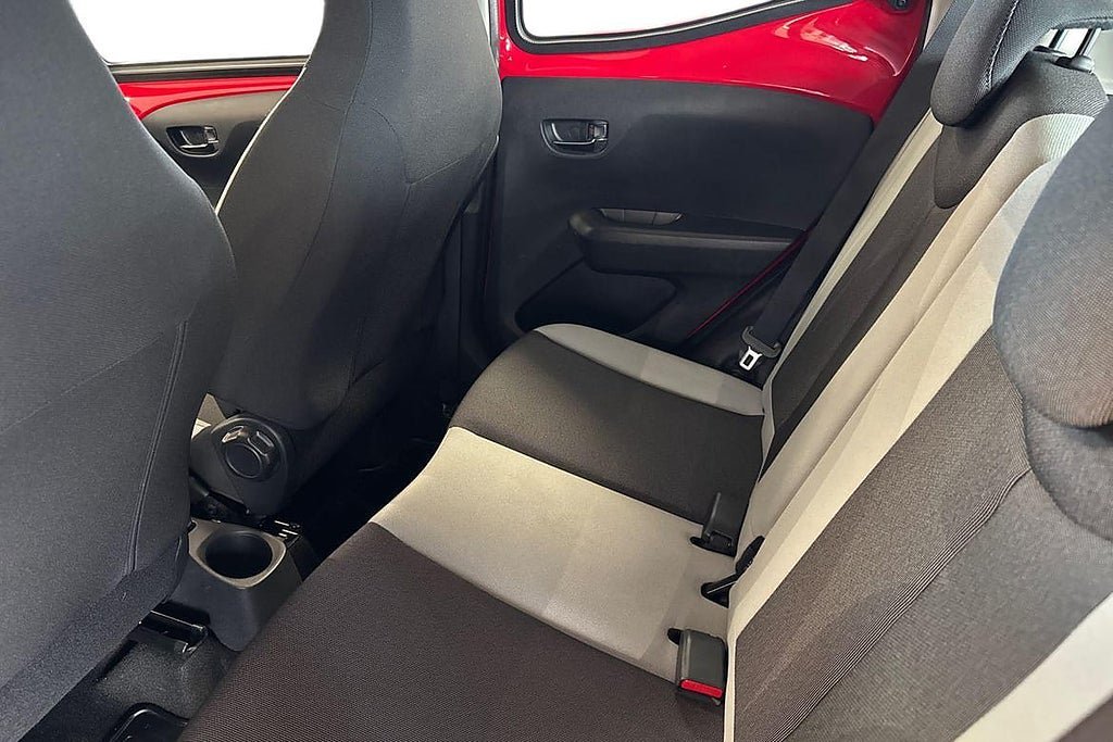 Vehicle Image 14