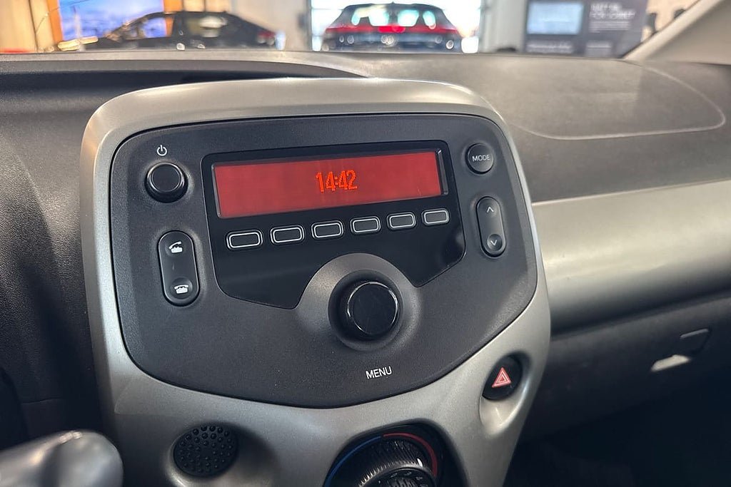 Vehicle Image 16