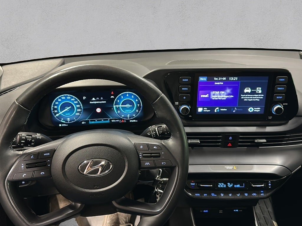 Vehicle Image 12