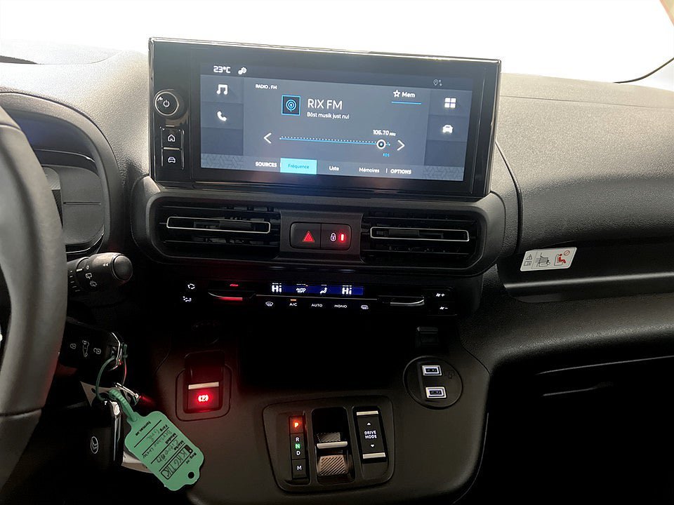 Vehicle Image 13