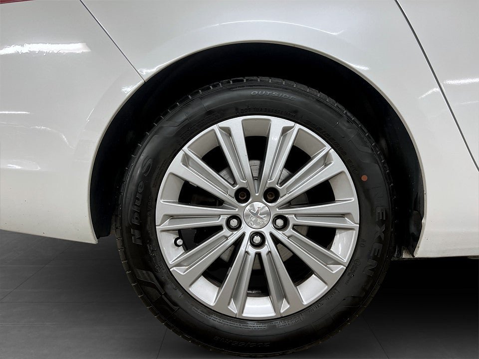 Vehicle Image 14