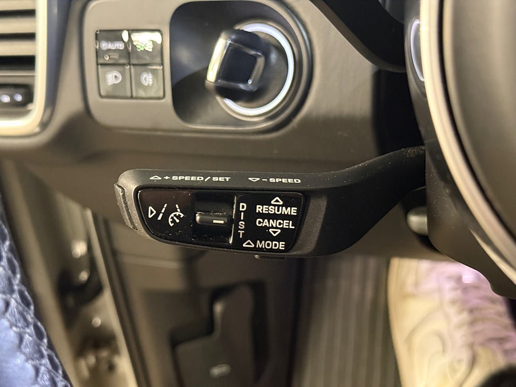 Vehicle Image 24