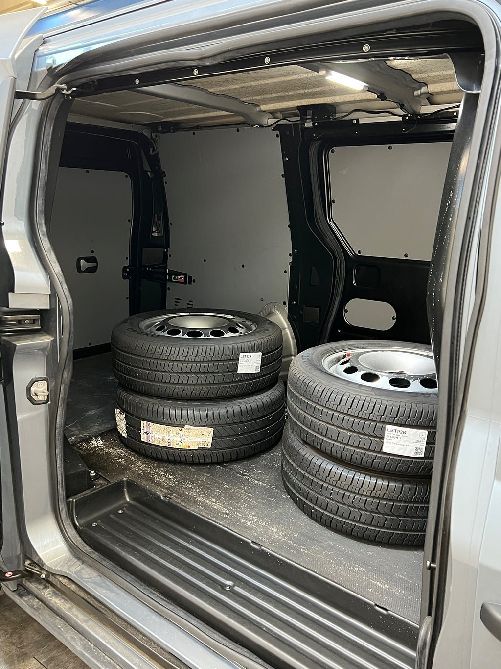 Vehicle Image 11