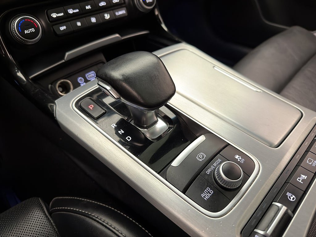 Vehicle Image 25