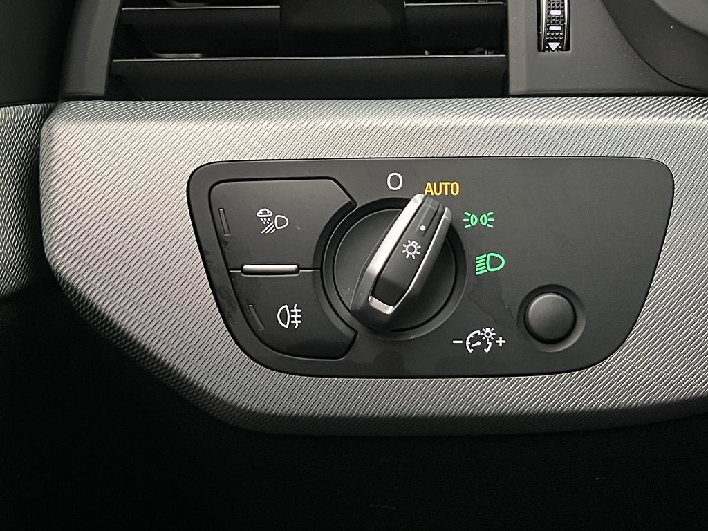 Vehicle Image 28