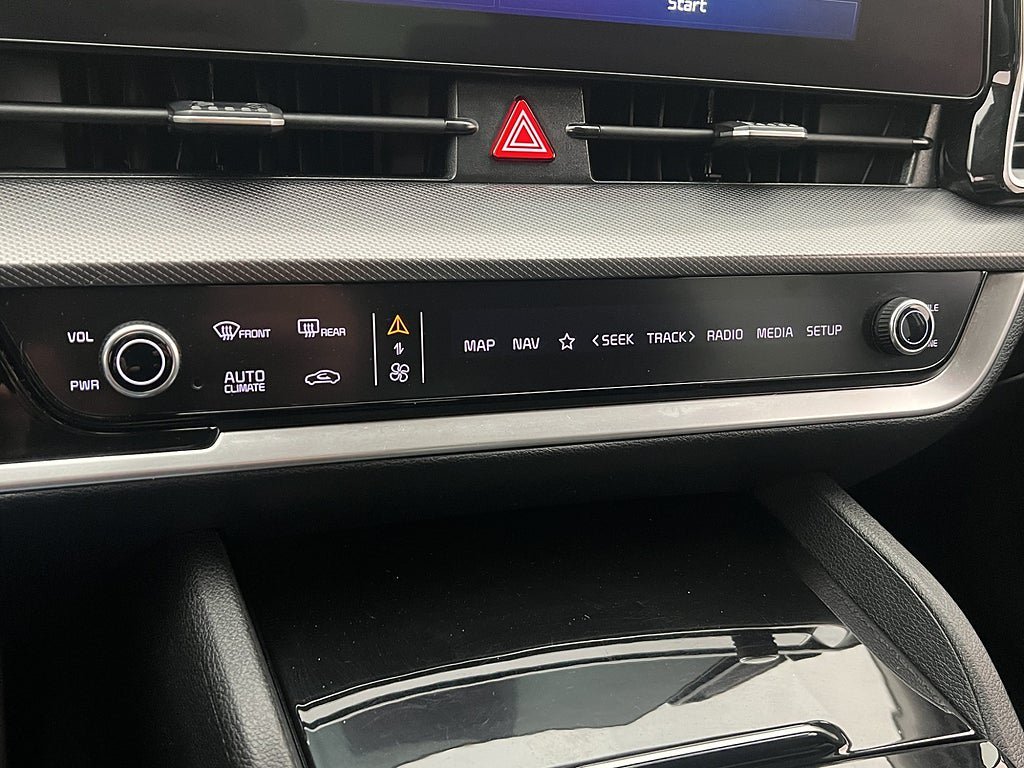 Vehicle Image 24