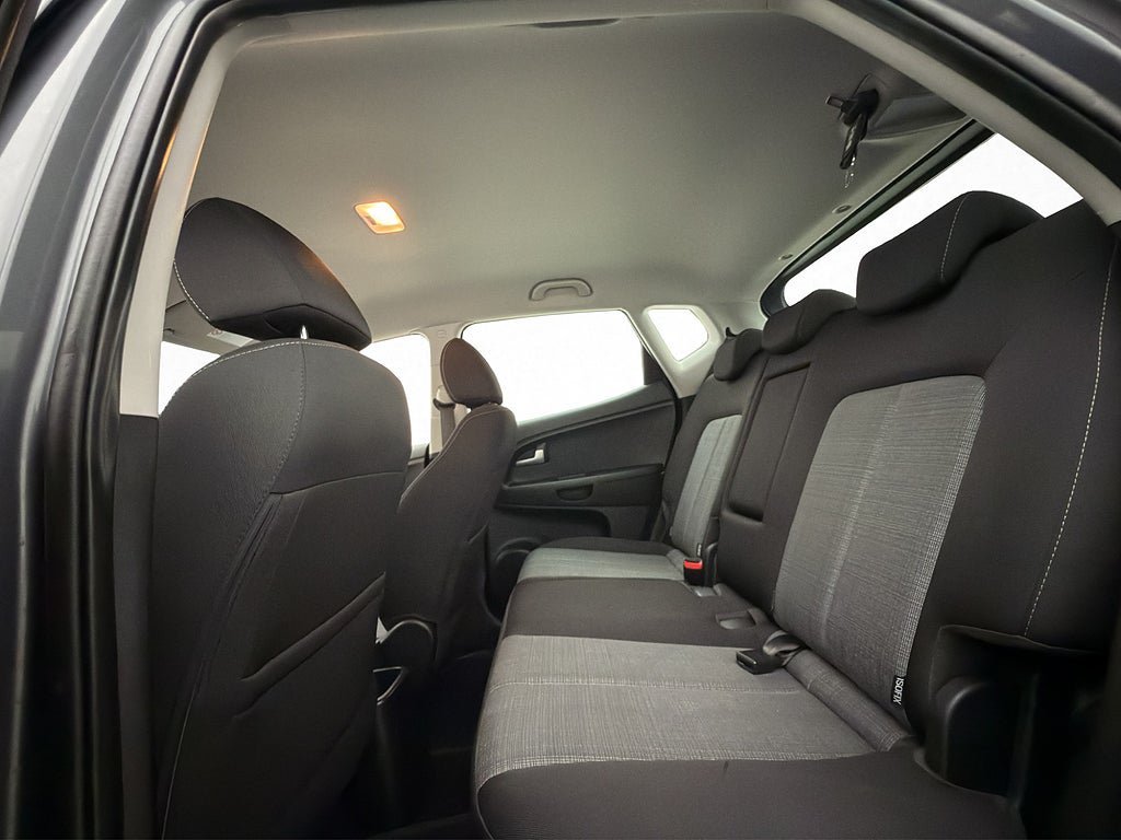 Vehicle Image 25