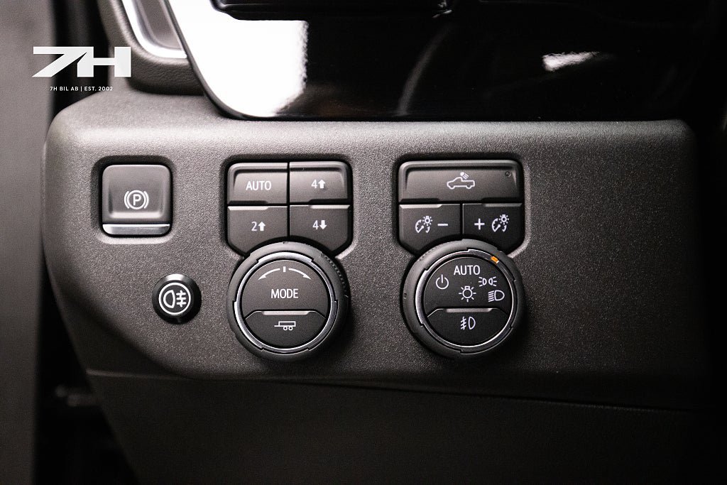 Vehicle Image 25