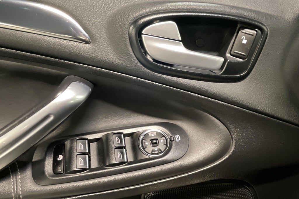 Vehicle Image 32