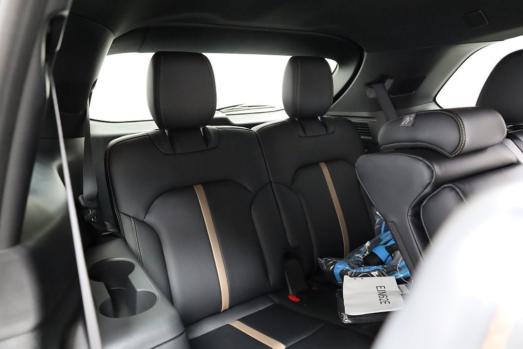 Vehicle Image 22