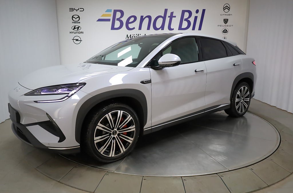 Vehicle Image 4