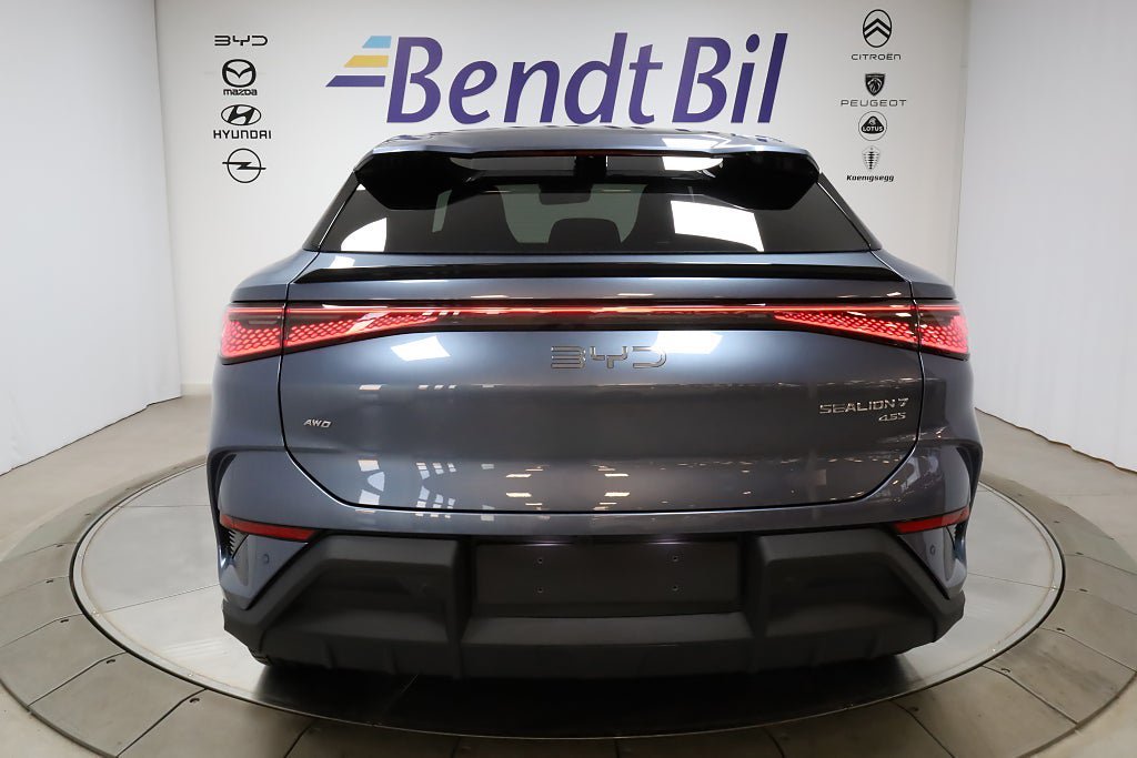 Vehicle Image 8